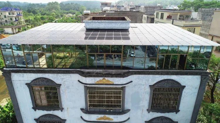 還在裝傳統陽(yáng)光房？太傻了！如今大家都裝這個(gè)，美觀(guān)、環(huán)保還能賺錢(qián)！